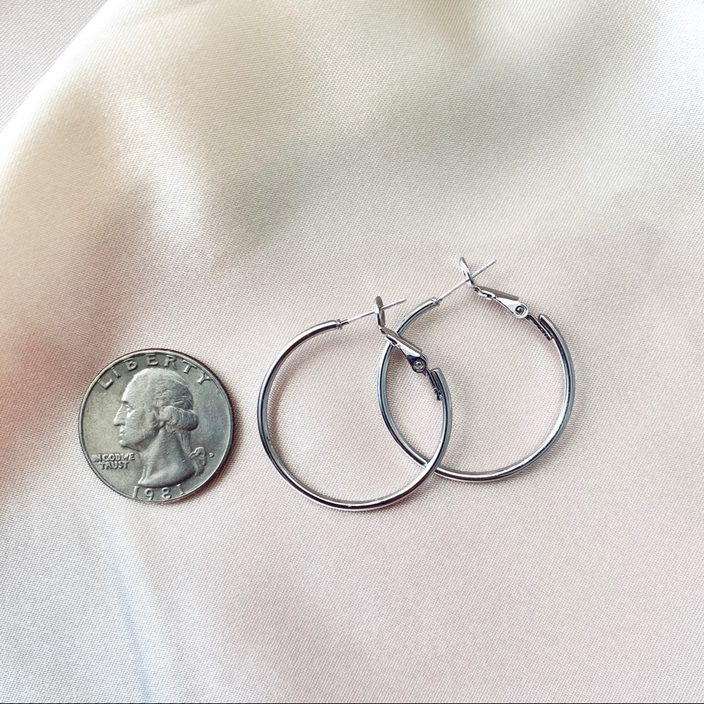 ❤️‍🔥𝕤𝕒𝕝𝕖❤️‍🔥🦋 silver hoop earrings - Picture 5 of 9